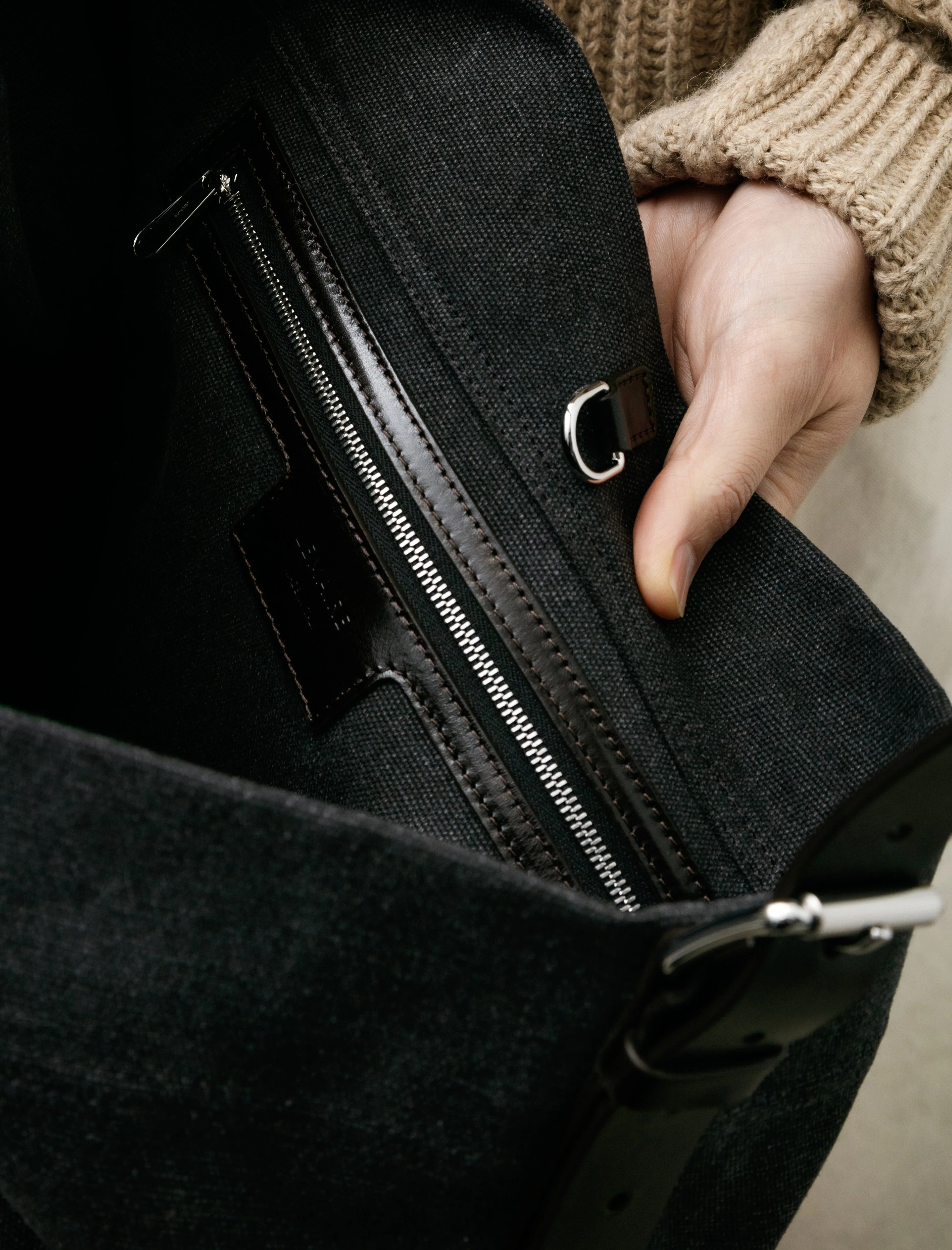 Belted Tote Bag Ash Black