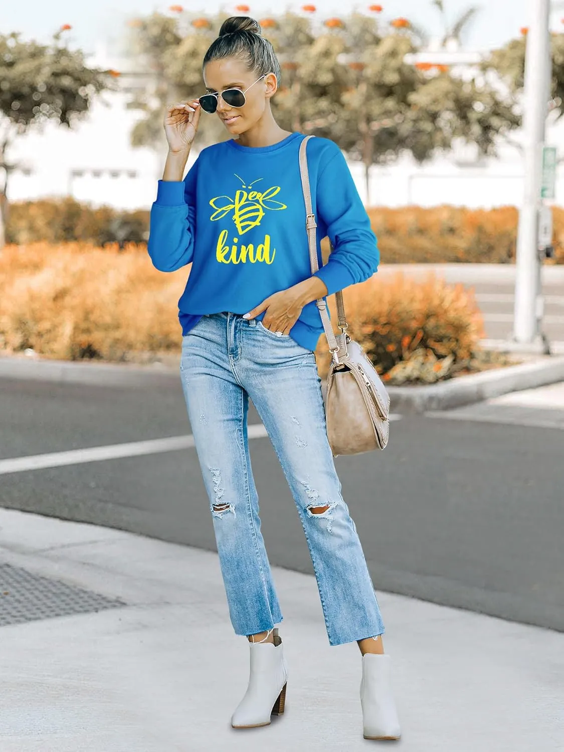 Dresswel Women's Be Kind Sweatshirt Cute Bee Graphic Crewneck Sweatshirt Funny Long Sleeve Teacher Shirts