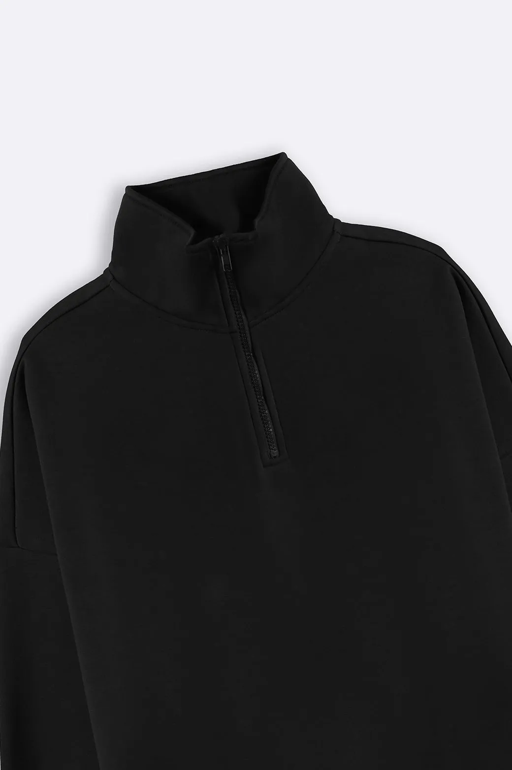 QUARTER ZIP SWEATSHIRT